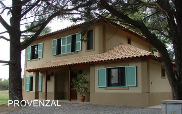 Casa provenzal, muy cálida.