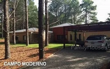 Casa estilo chalet americano en el bosque