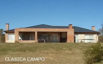 Casa estilo campo moderna con grandes galerías en Entre Ríos