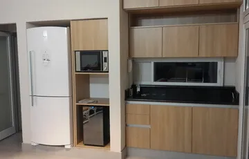 Cava de vinos y cava de delicatesen en quincho