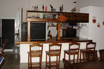 Cocina completa con horno pizzero y parrilla